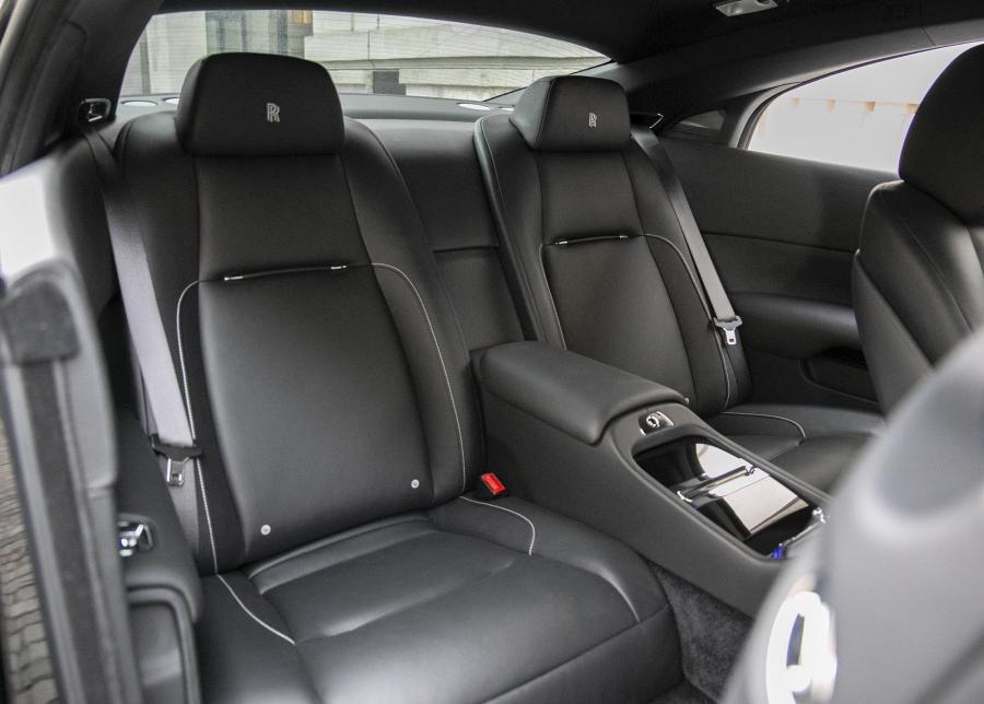Интерьер Rolls-Royce Wraith by ONYX Concept 2019 года  (фото 21 из 36)